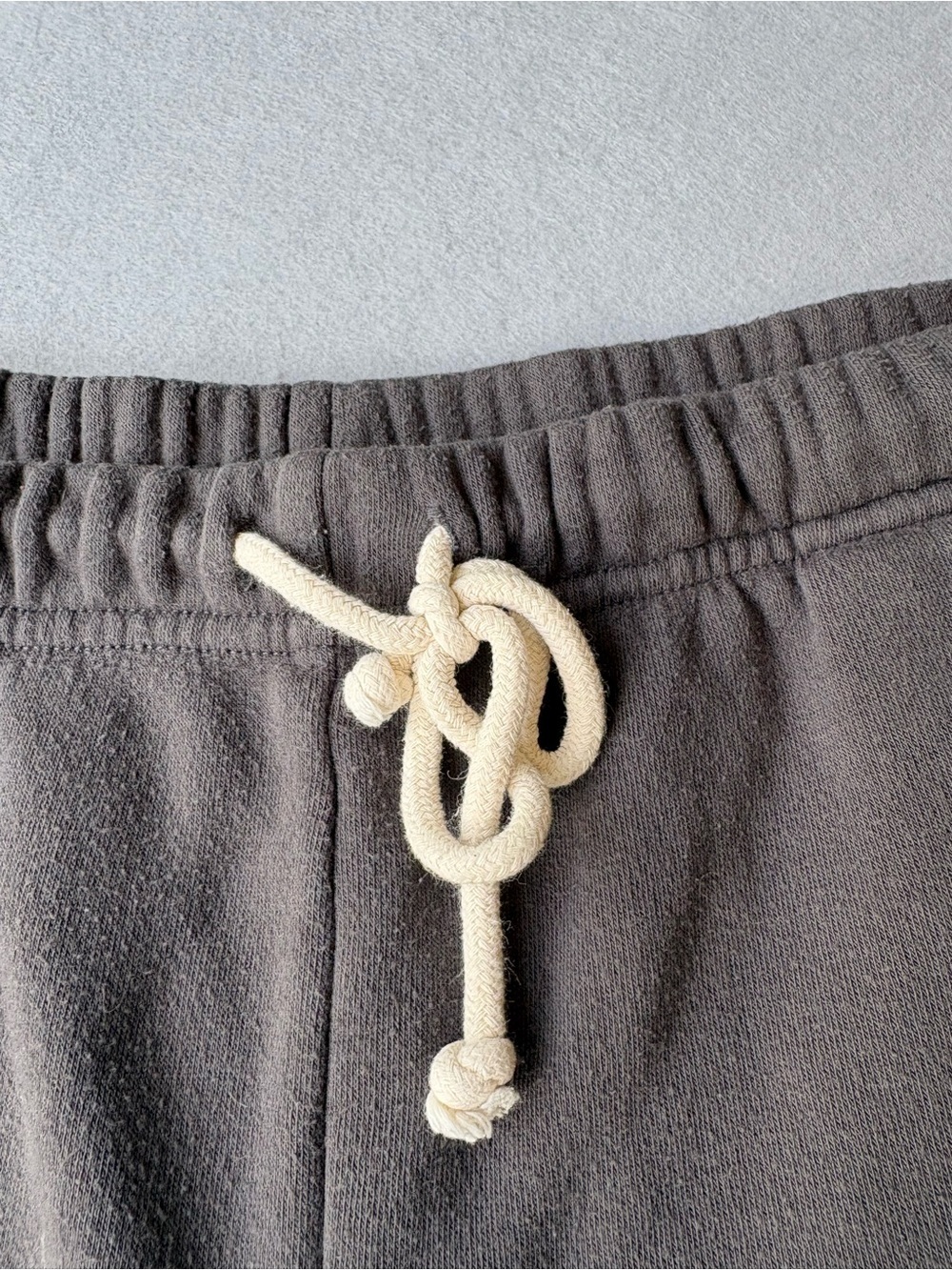 Z Supply Play on Fleece Drawstring Shorts in Asphalt Charcoal sz S - Picture 5 of 12
